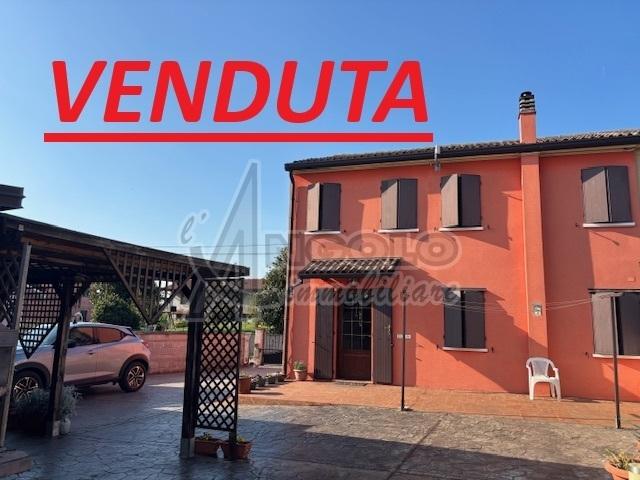 esavano in vendita a Pincara in zona Gambaro