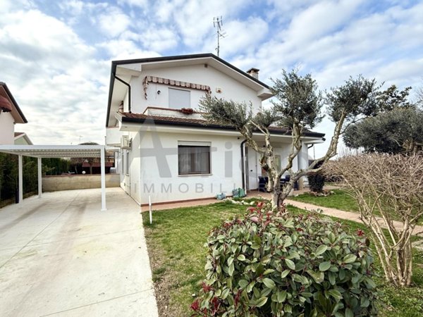 esavano in vendita a Pontecchio Polesine