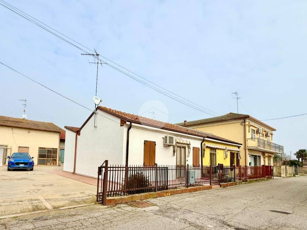 casa indipendente in vendita a Porto Tolle in zona Santa Giulia