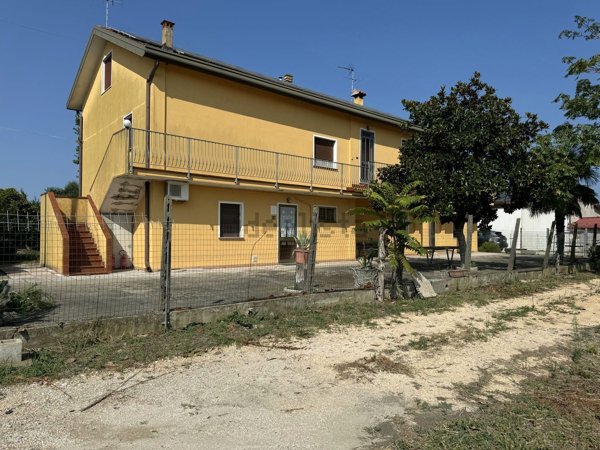 casa indipendente in vendita a Porto Tolle in zona Polesine Camerini