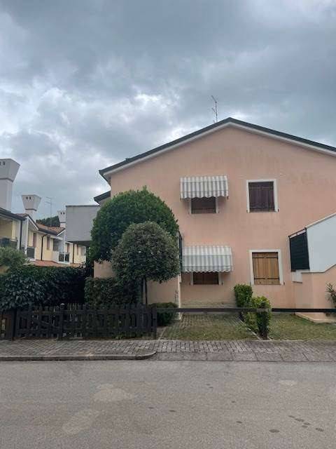 casa indipendente in vendita a Rosolina