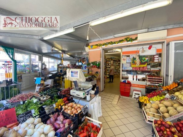 negozio in vendita a Rosolina in zona Rosolina Mare