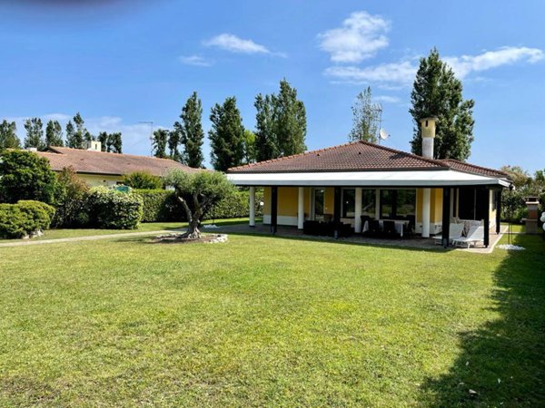 casa indipendente in vendita a Rosolina