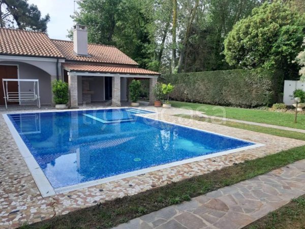 casa indipendente in vendita a Rosolina