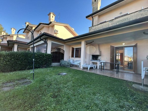 casa indipendente in vendita a Rosolina in zona Rosolina Mare