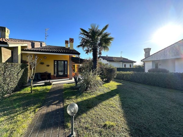 casa indipendente in vendita a Rosolina in zona Rosolina Mare