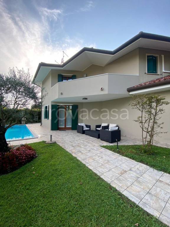 casa indipendente in vendita a Rosolina