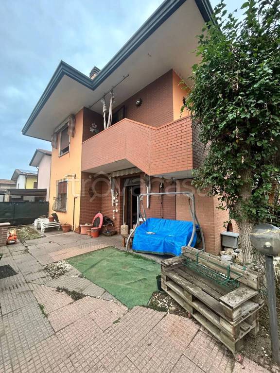 casa indipendente in vendita a Rosolina