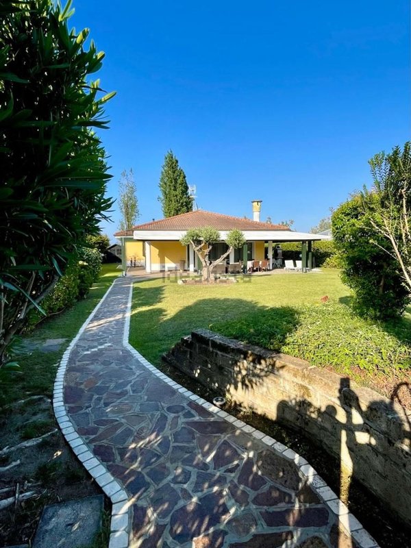 casa indipendente in vendita a Rosolina