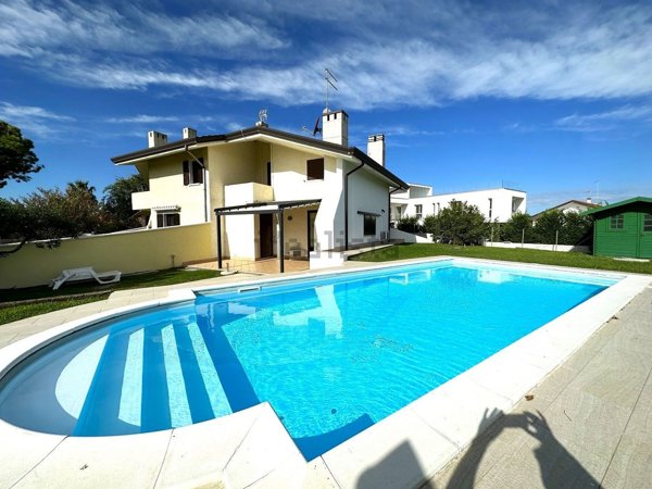 casa indipendente in vendita a Rosolina