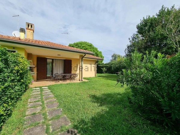 casa indipendente in vendita a Rosolina