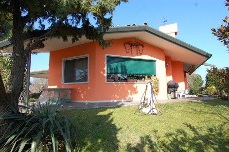 casa indipendente in vendita a Rosolina