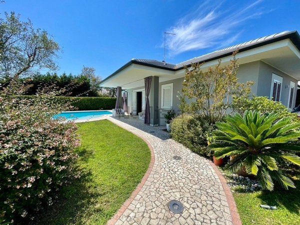 casa indipendente in vendita a Rosolina