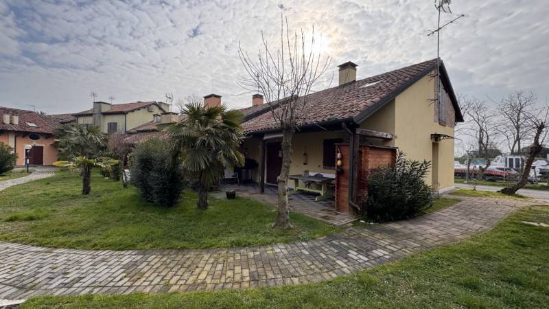 casa indipendente in vendita a Rosolina