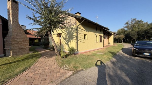 casa indipendente in vendita a Rosolina