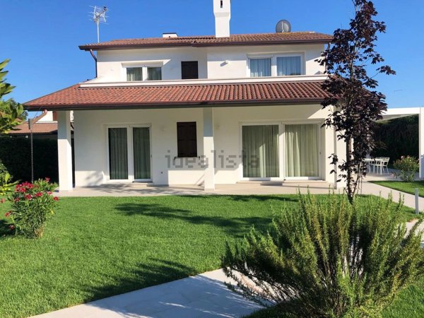 casa indipendente in vendita a Rosolina