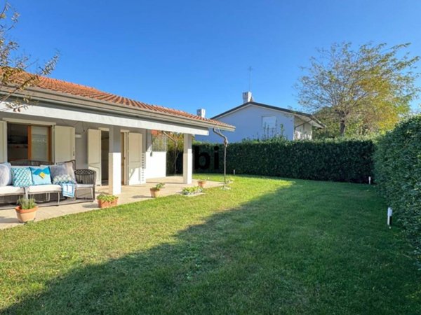 casa indipendente in vendita a Rosolina