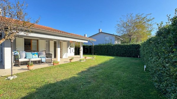 casa indipendente in vendita a Rosolina