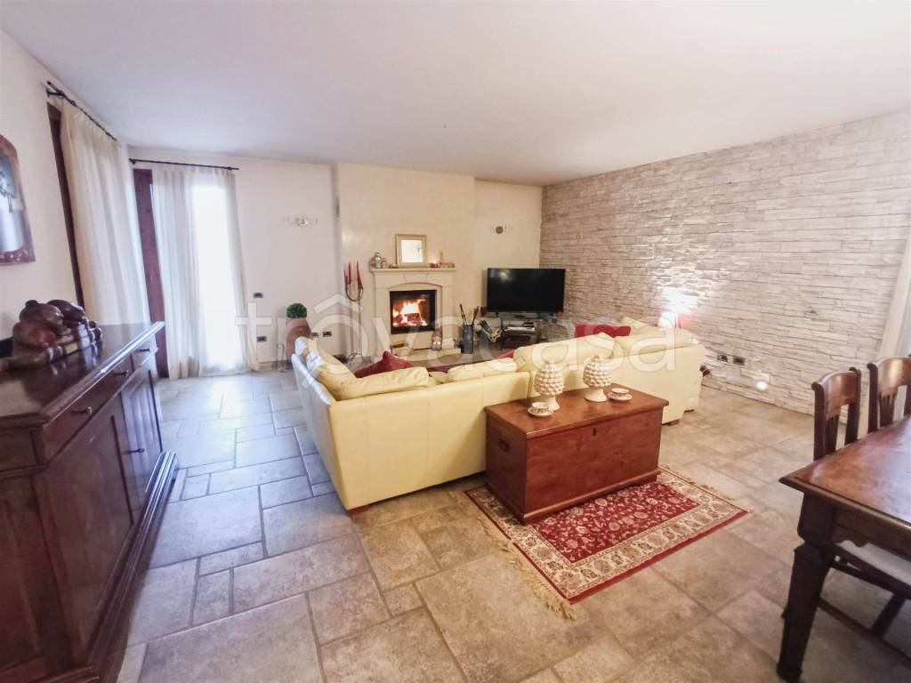 casa indipendente in vendita a Rosolina