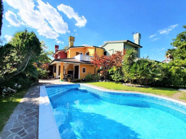 casa indipendente in vendita a Rosolina
