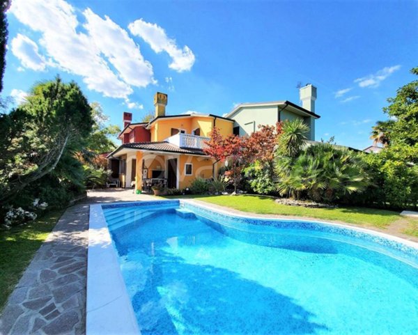 casa indipendente in vendita a Rosolina