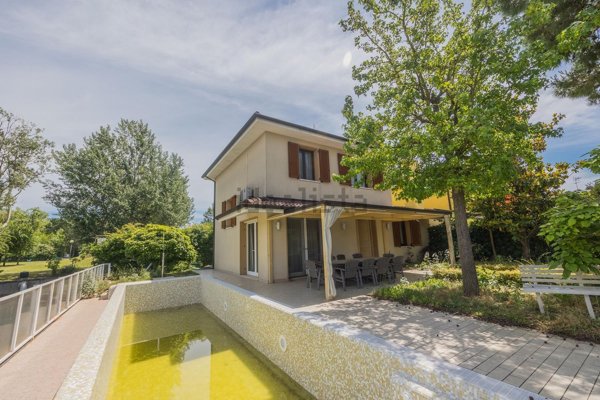 casa indipendente in vendita a Rosolina