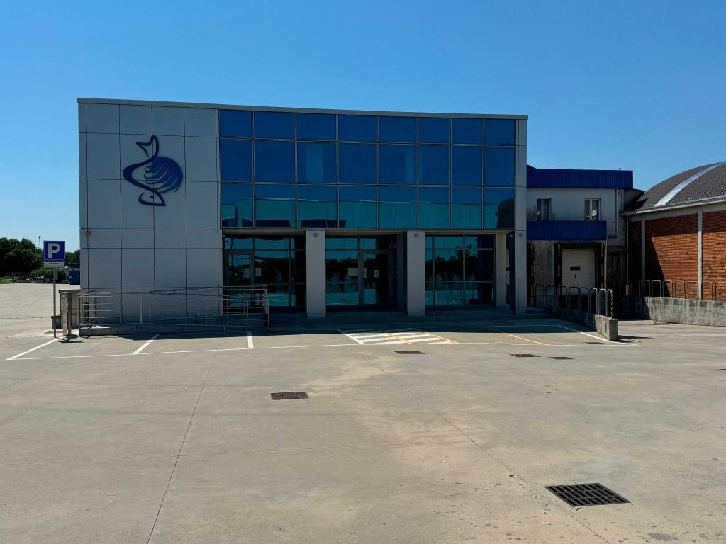 locale commerciale in vendita a Rosolina