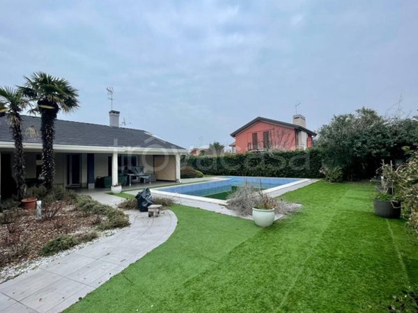 casa indipendente in vendita a Rosolina