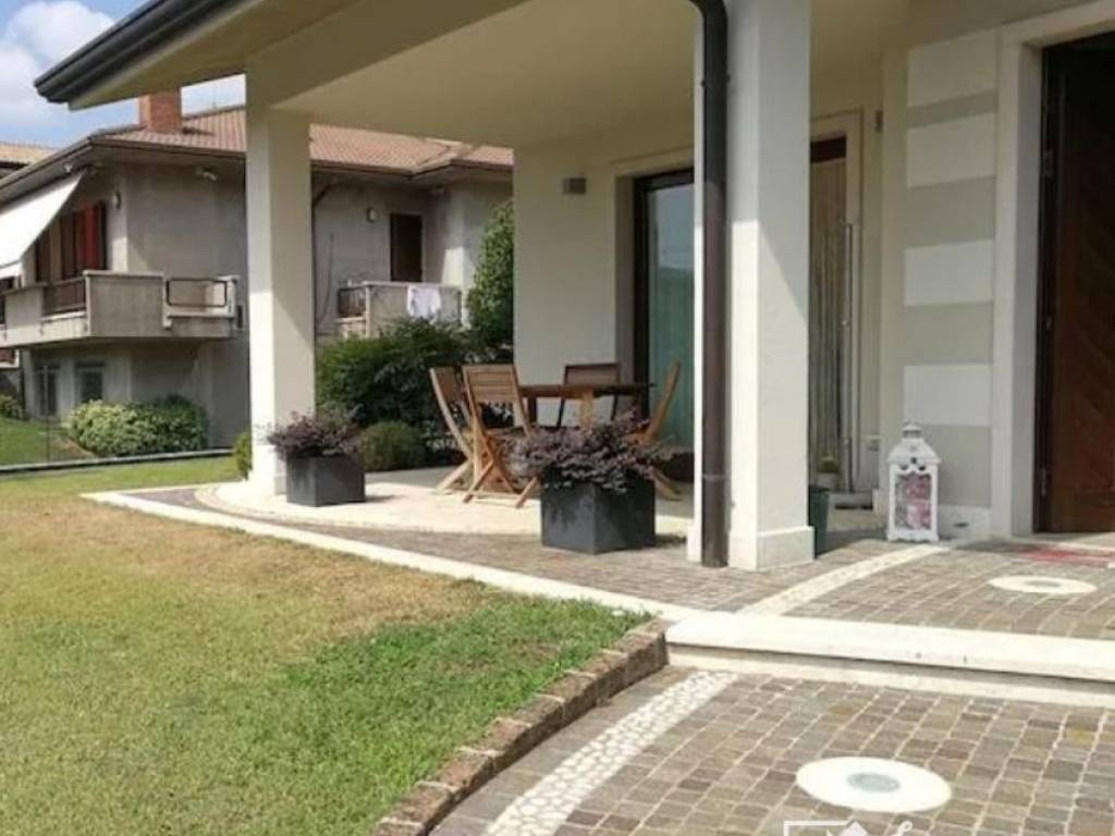 casa indipendente in vendita a Rosolina