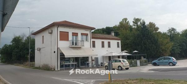 casa indipendente in vendita a Rosolina in zona Fenilone