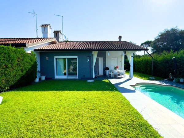 casa indipendente in vendita a Rosolina
