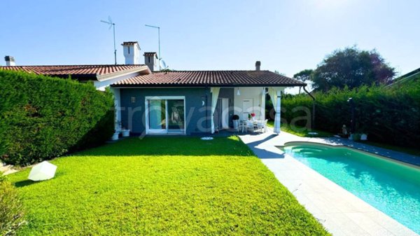 casa indipendente in vendita a Rosolina