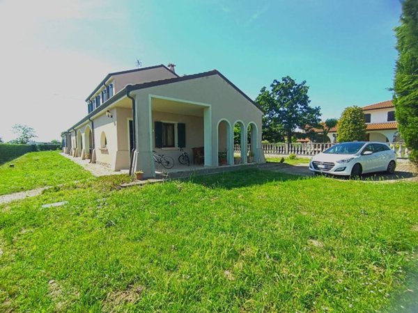 casa indipendente in vendita a Rosolina in zona Ca' Morosini