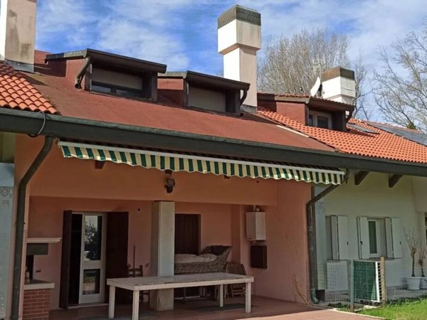 casa indipendente in vendita a Rosolina