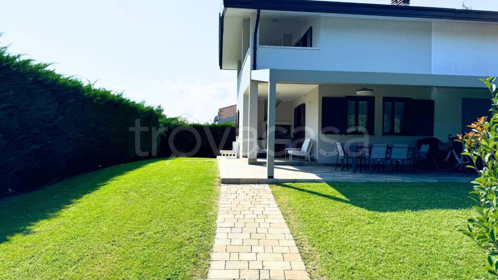 casa indipendente in vendita a Rosolina