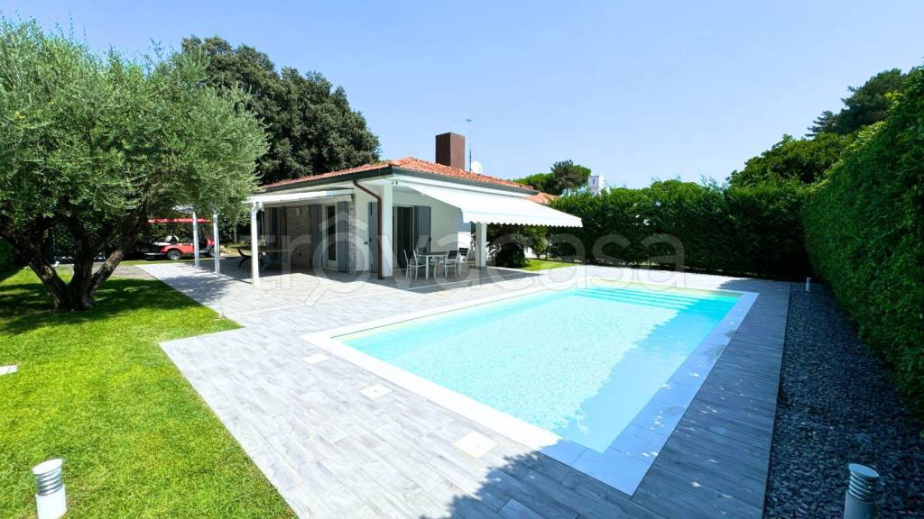 casa indipendente in vendita a Rosolina