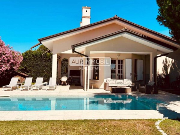 casa indipendente in vendita a Rosolina