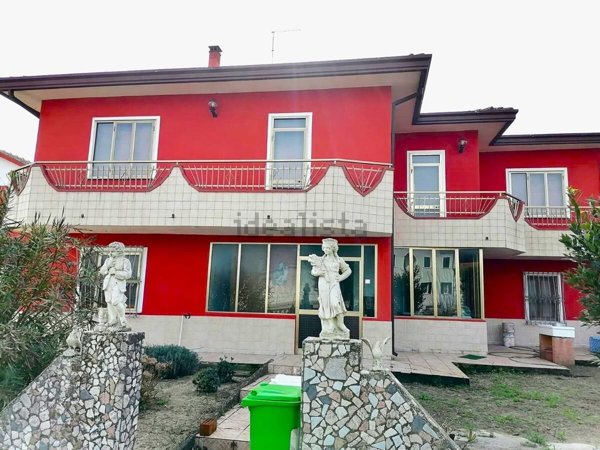 casa indipendente in vendita a Rosolina