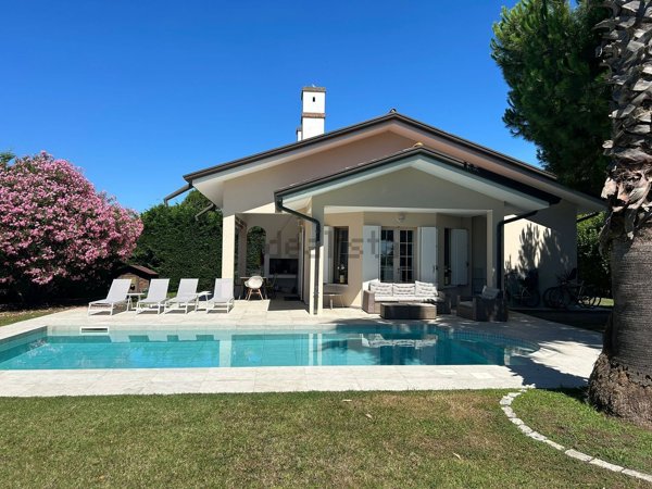 casa indipendente in vendita a Rosolina