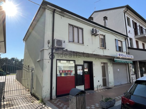 casa semindipendente in vendita a Rosolina