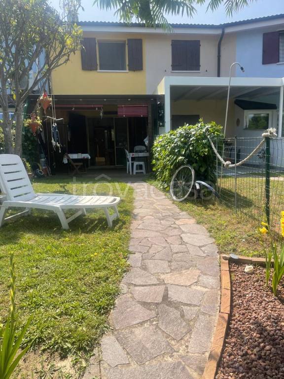 casa indipendente in vendita a Rosolina