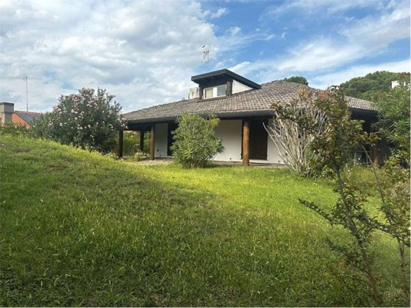 casa indipendente in vendita a Rosolina