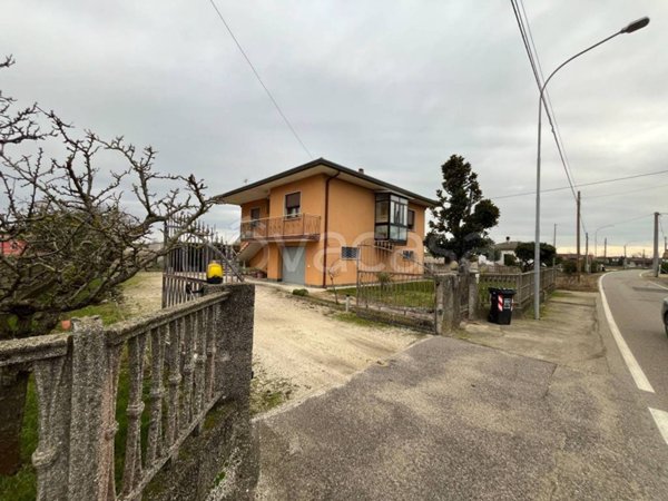 casa indipendente in vendita a Rosolina in zona Ca' Morosini