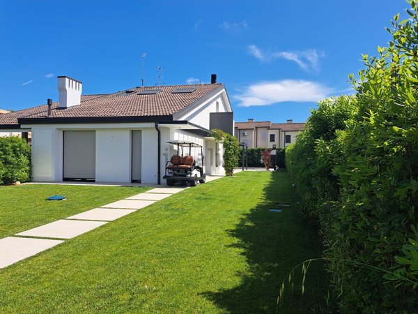 casa indipendente in vendita a Rosolina