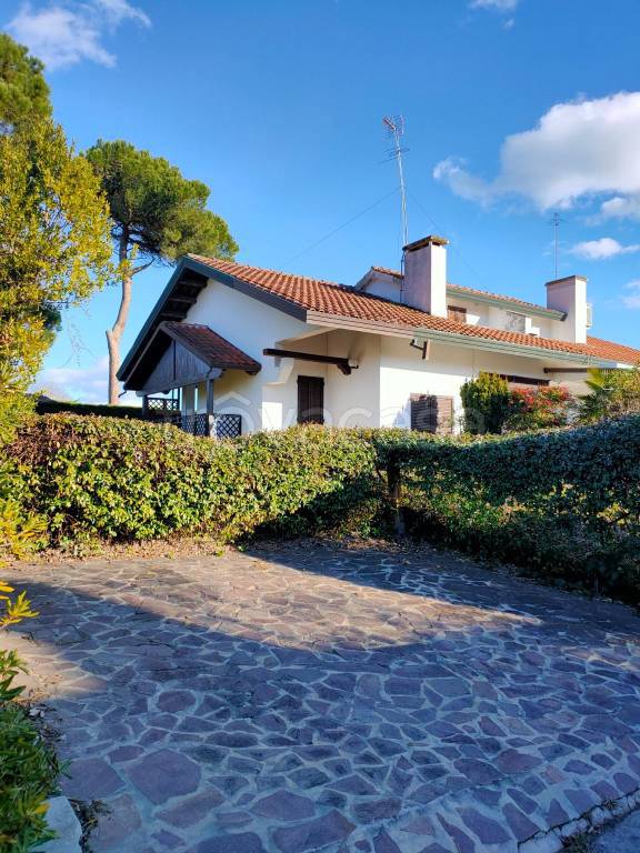 casa indipendente in vendita a Rosolina