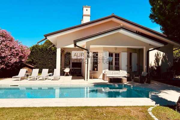 casa indipendente in vendita a Rosolina