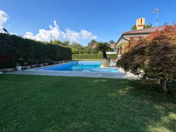 casa indipendente in vendita a Rosolina