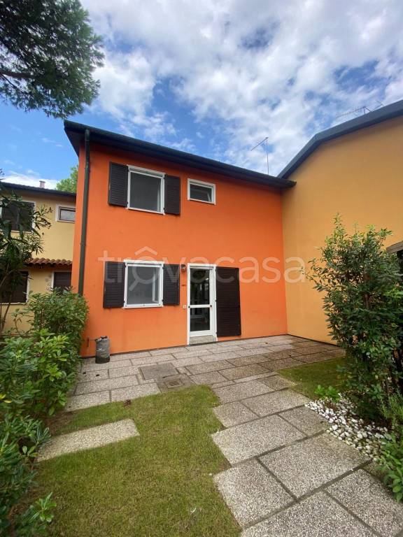 casa indipendente in vendita a Rosolina