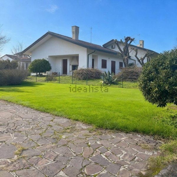 casa indipendente in vendita a Rosolina