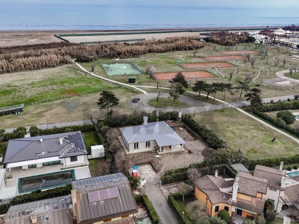 casa indipendente in vendita a Rosolina